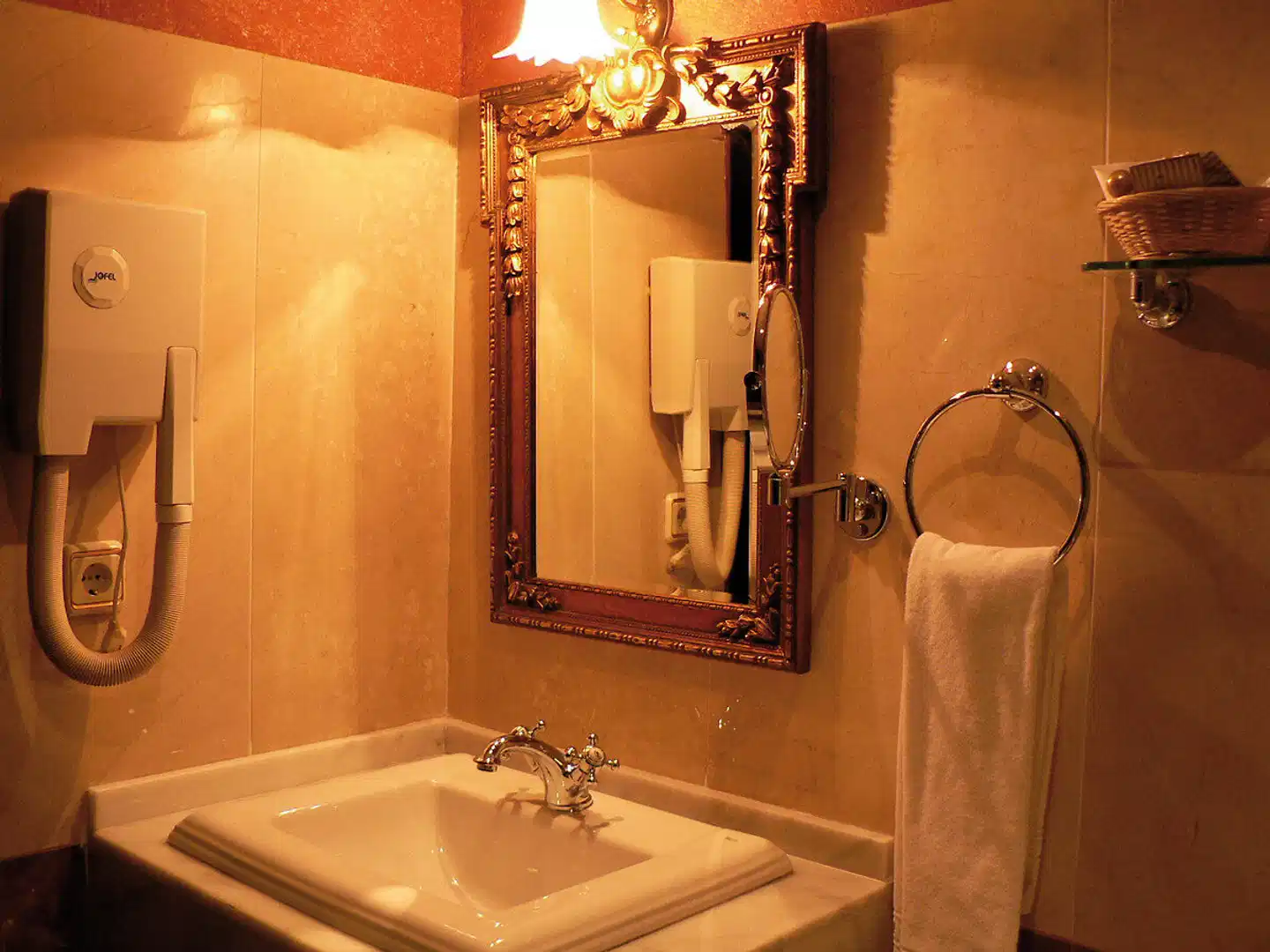 Hacienda Posada de Vallina Badezimmer