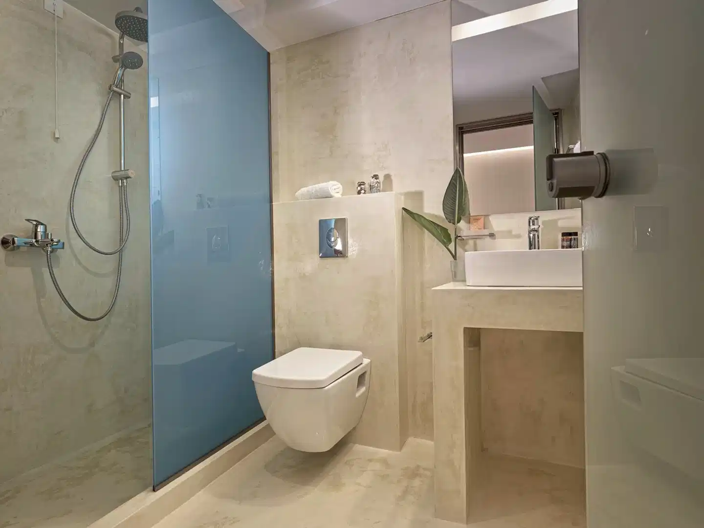 Koukounaria Hotel & Suites Badezimmer