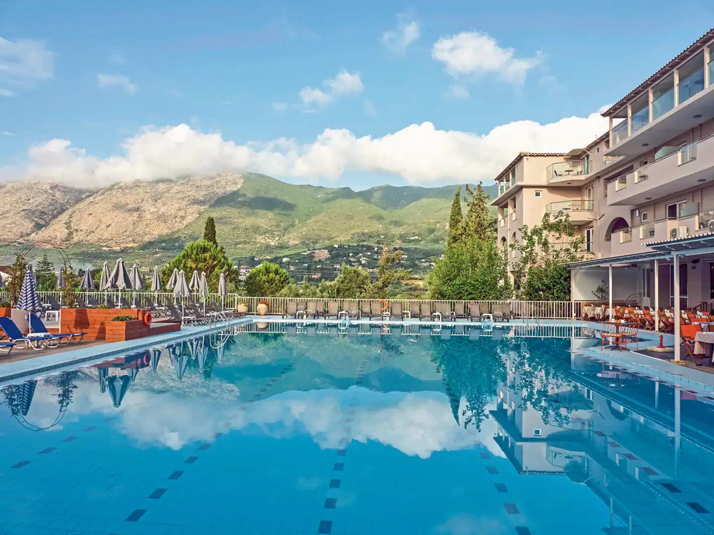 Koukounaria Hotel & Suites Pool