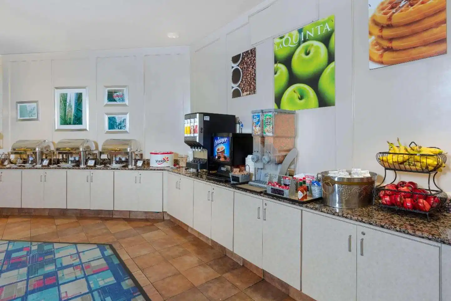 La Quinta Inn & Suites by Wyndham Secaucus Meadowlands Restaurant