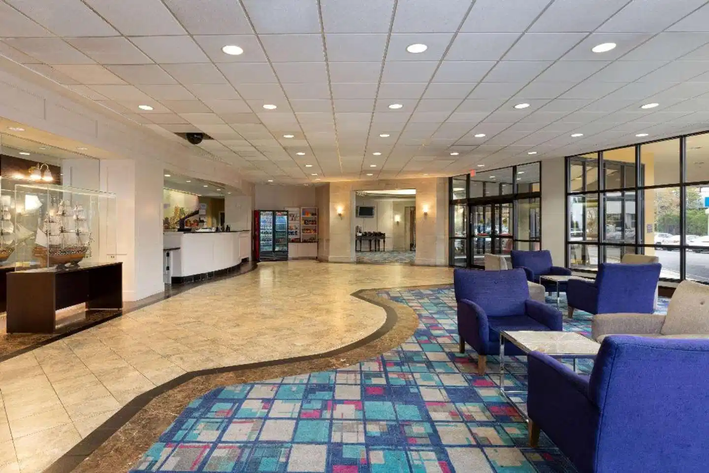 La Quinta Inn & Suites by Wyndham Secaucus Meadowlands Lobby