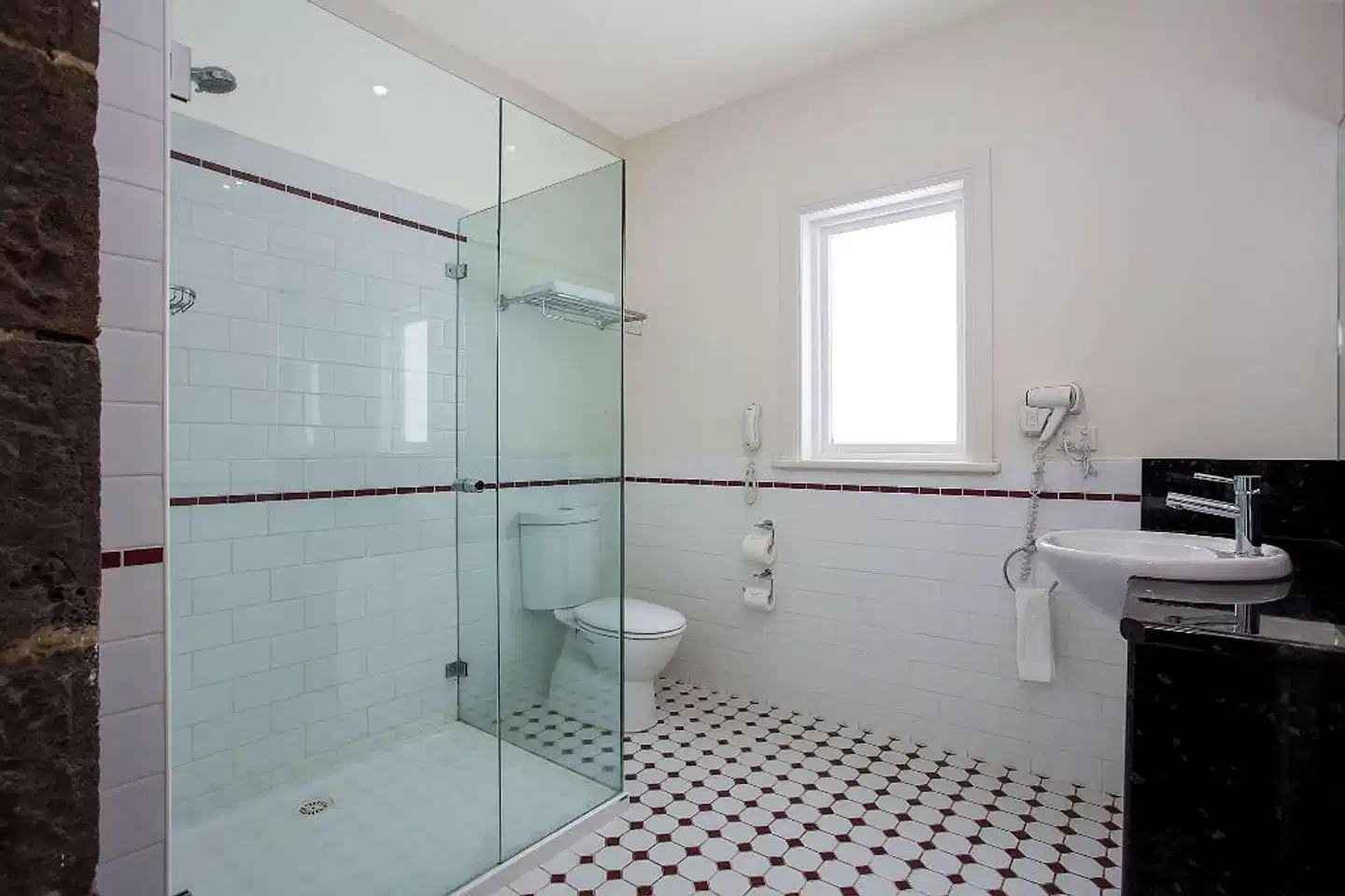 Quality Hotel Bentinck Badezimmer