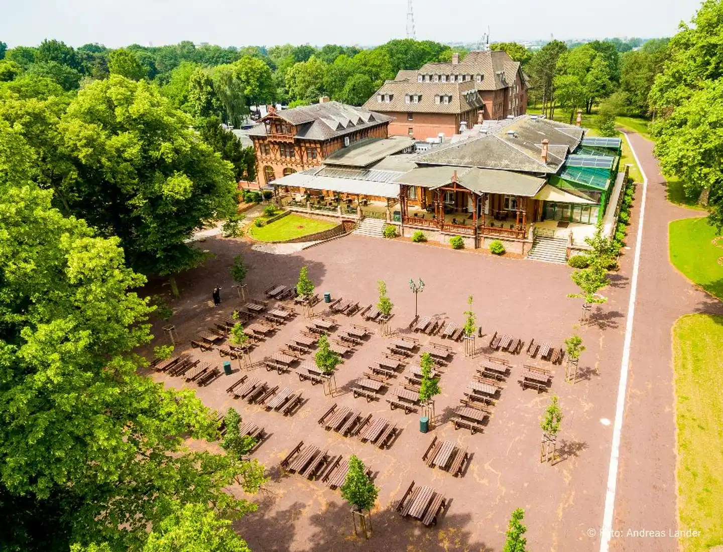 Dorint Herrenkrug Parkhotel Magdeburg Aussenansicht