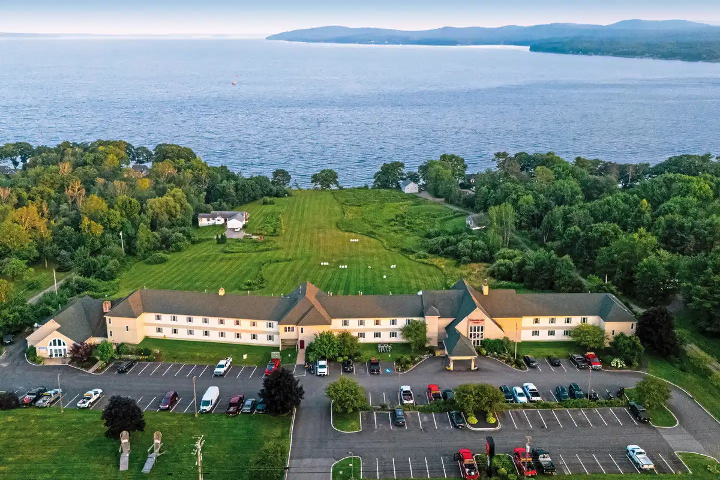 Fireside Inn & Suites Belfast Landschaft