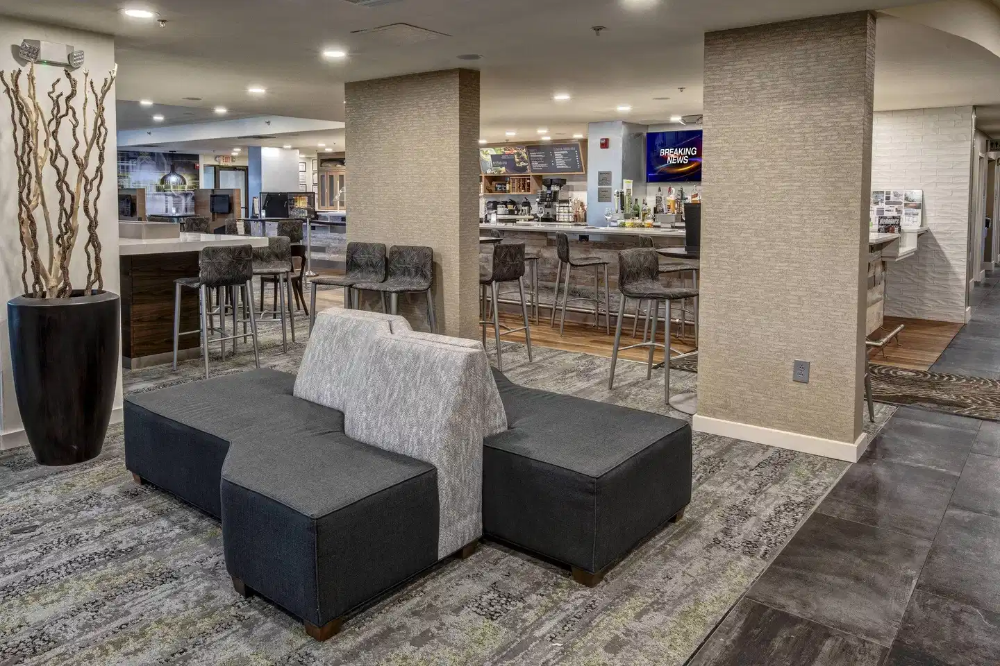 Courtyard by Marriott Nashville Vanderbilt/West End Bar