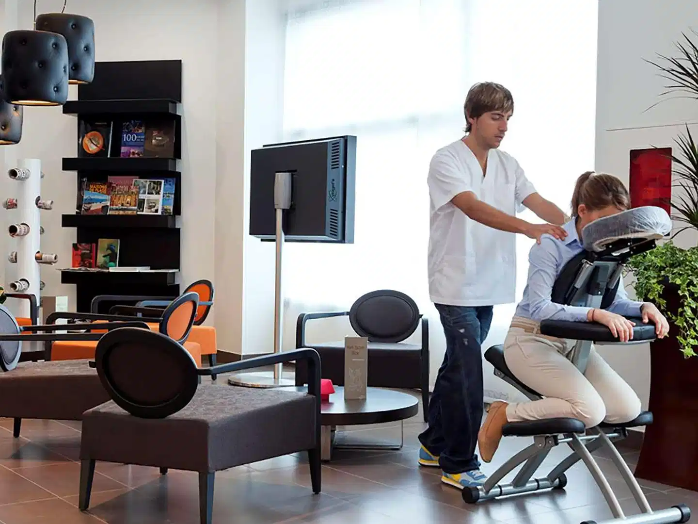 Novotel Suites Marseille Centre Euromed Lobby