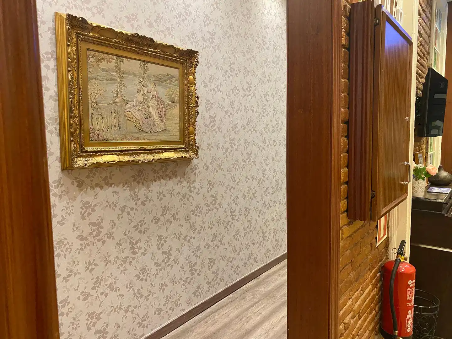 Hostal Orleans Barcelona Lobby