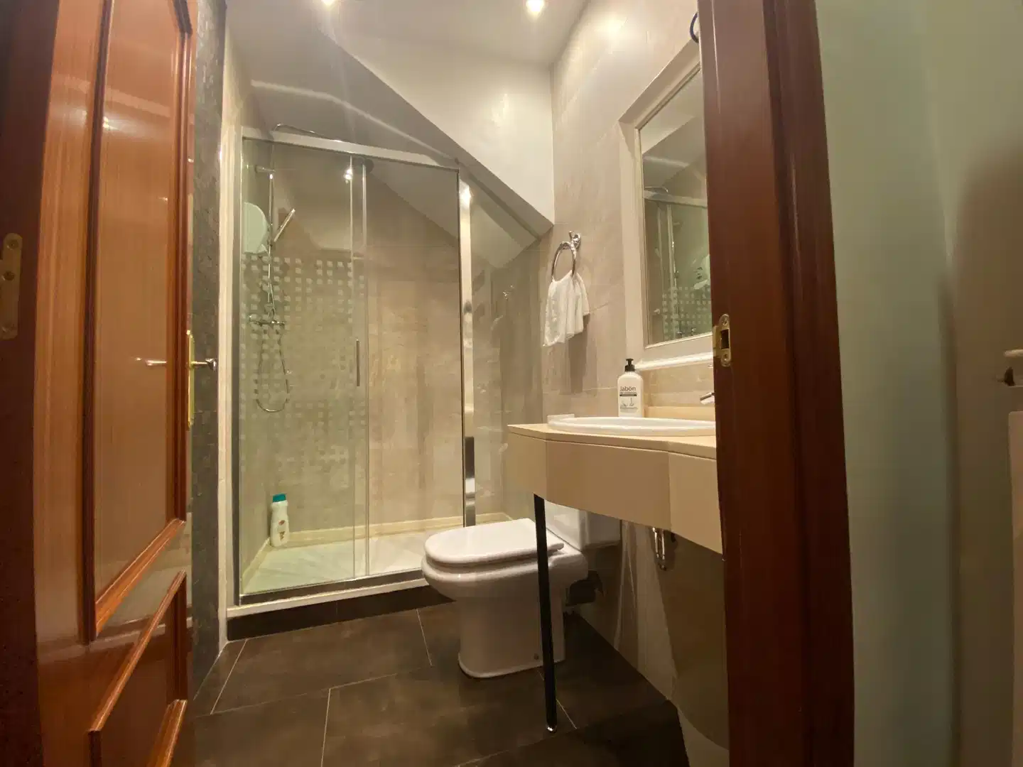 Hostal Orleans Barcelona Badezimmer