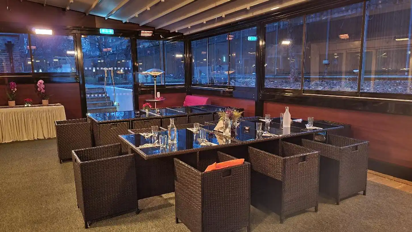 The Park City Grand Plaza Kensington Bar