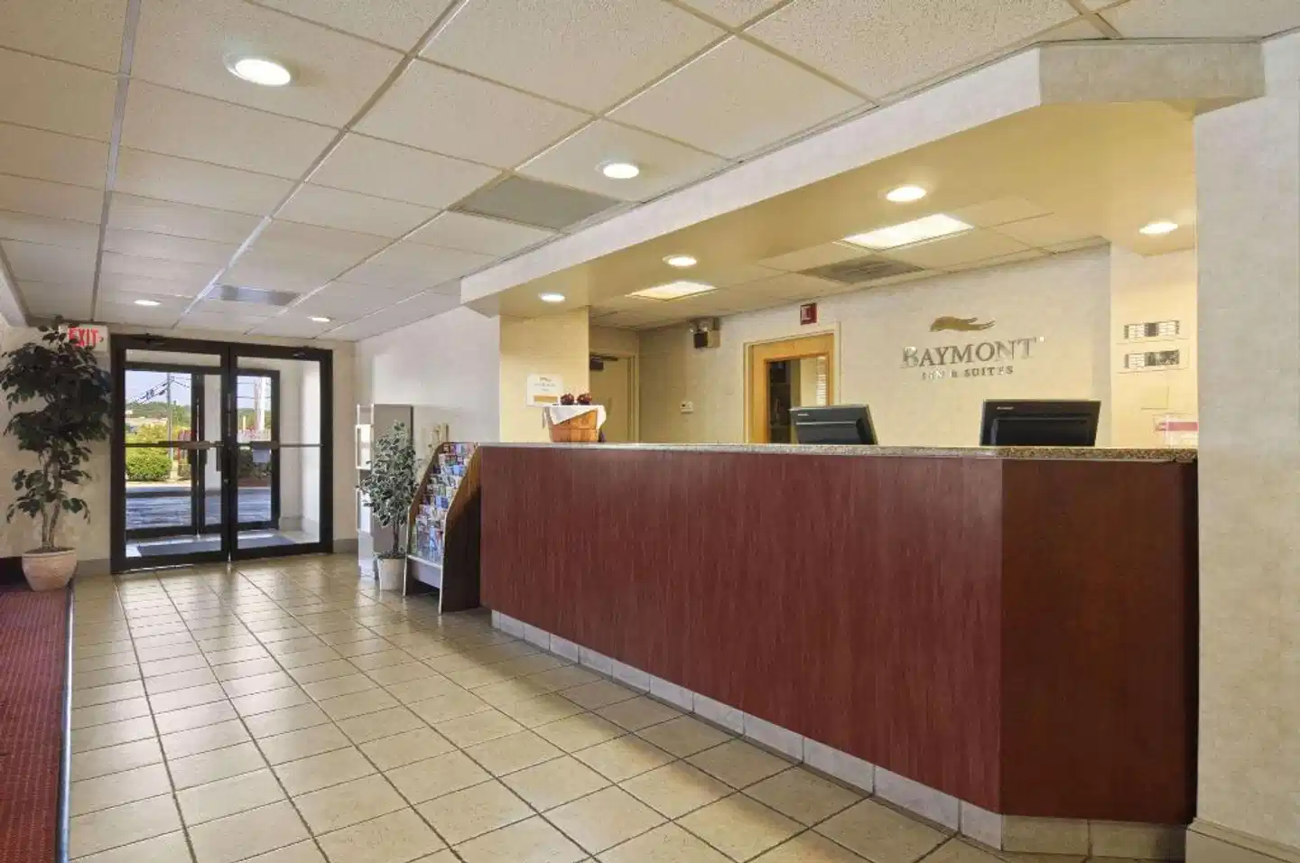 Baymont by Wyndham Macon I-75 Lobby