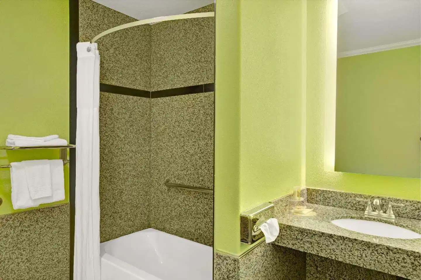 Days Inn by Wyndham San Francisco - Lombard Badezimmer