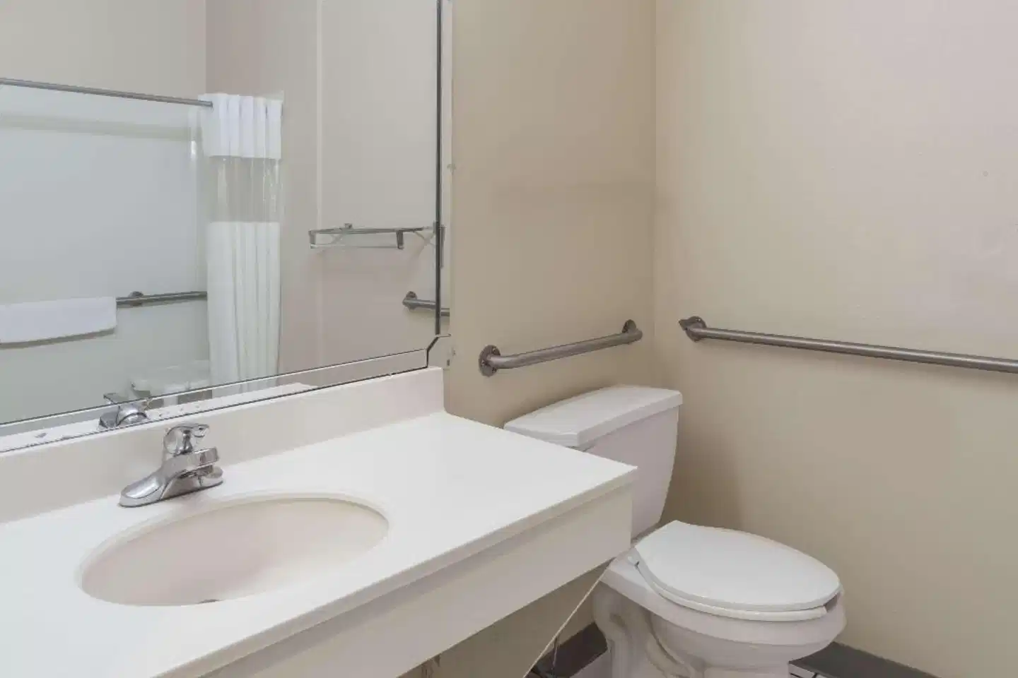 Days Inn & Suites by Wyndham of Morris Badezimmer