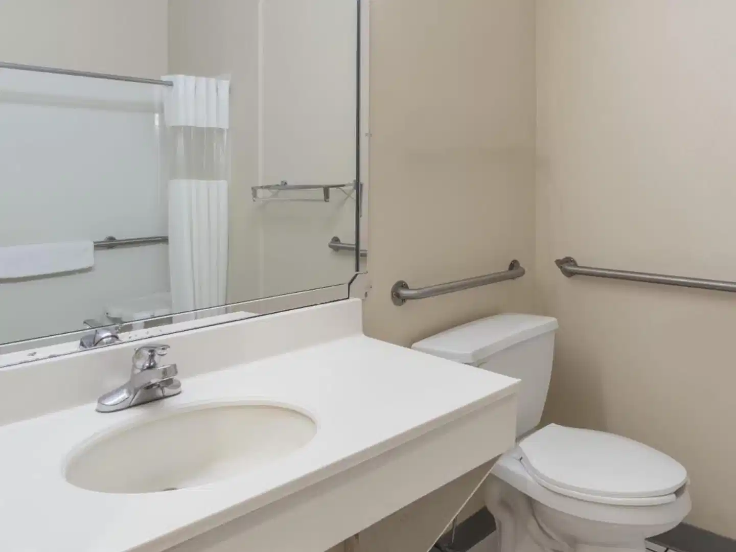 Days Inn & Suites by Wyndham of Morris Badezimmer