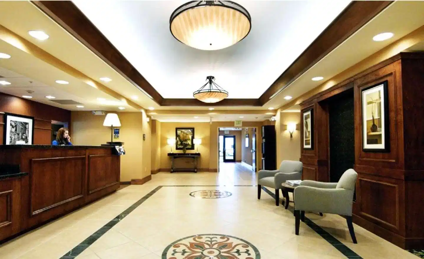 Hampton Inn & Suites Seal Beach Lobby