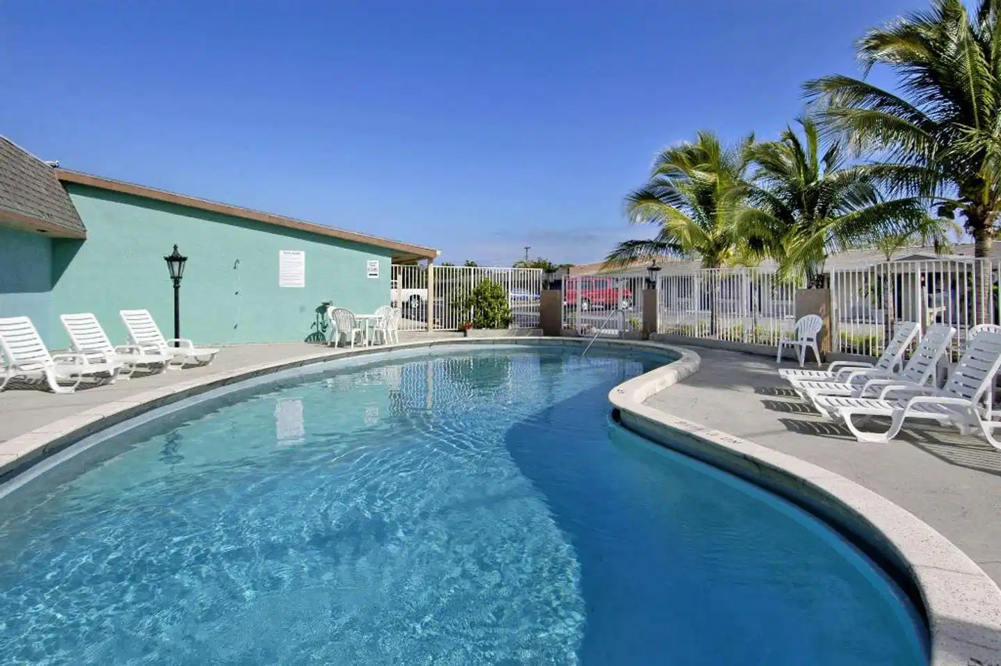 Super 8 by Wyndham Lantana West Palm Beach Pool