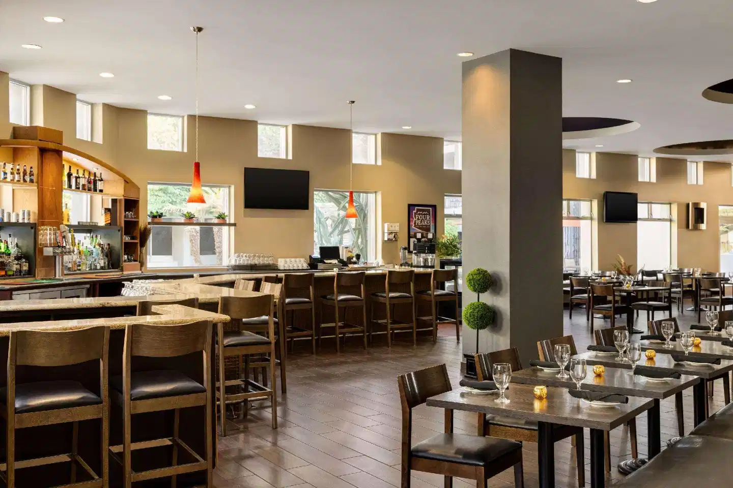 Sheraton Phoenix Airport Hotel Tempe Bar