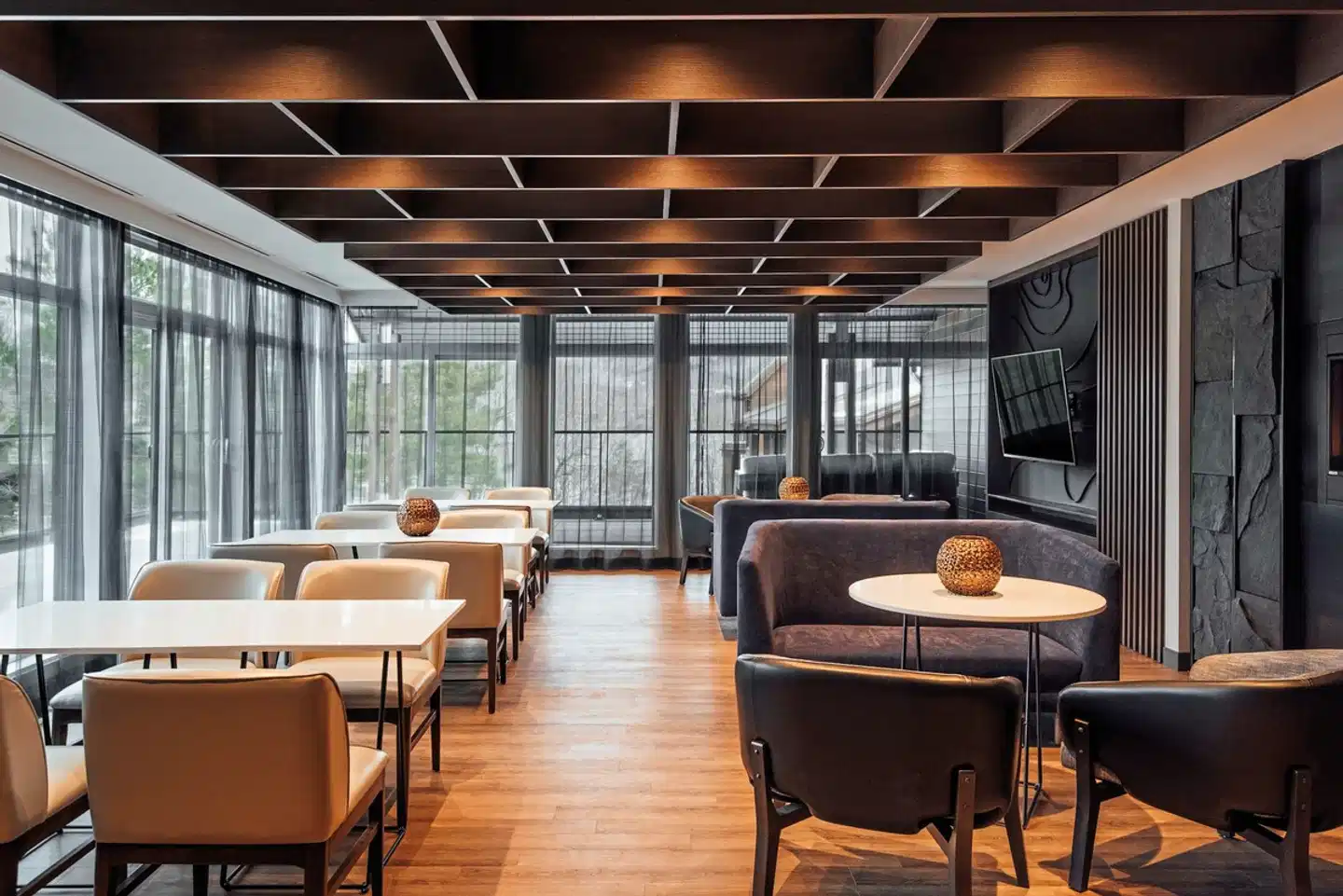 Entourage Sur-le-Lac Restaurant