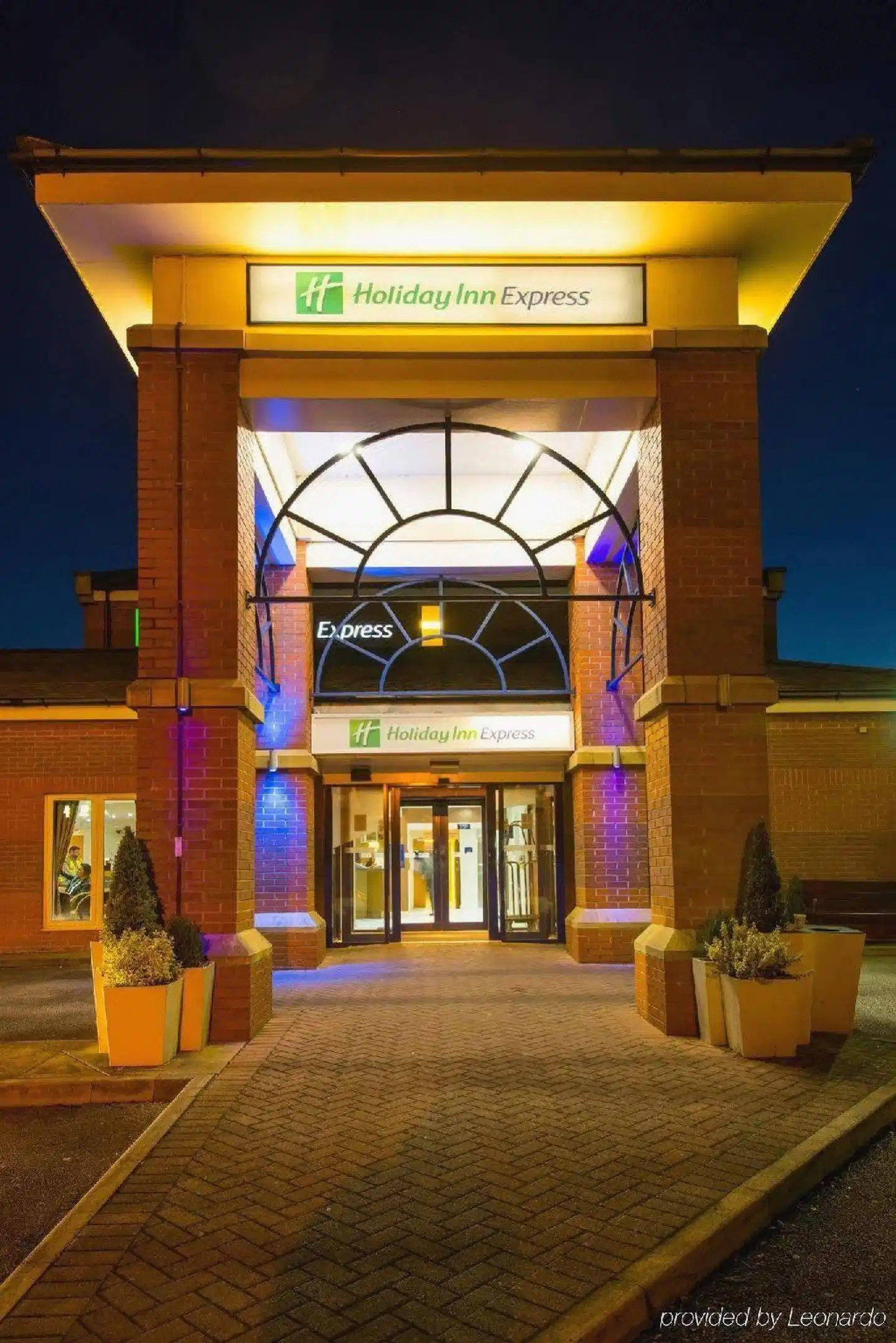 Holiday Inn Express East Lobby