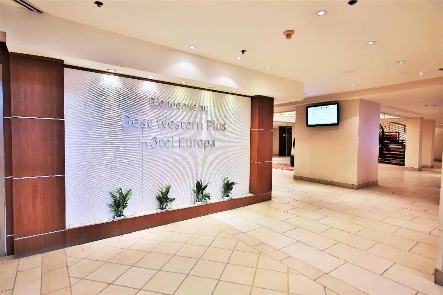 Best Western Plus Montreal Downtown-Hotel Europa Lobby
