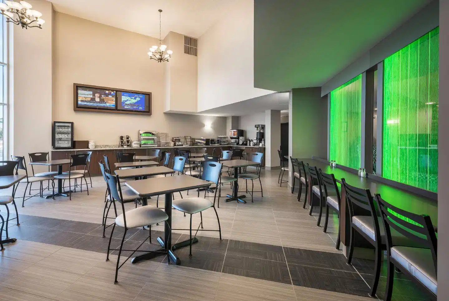 Chateau Bedford, Trademark Collection by Wyndham Bar