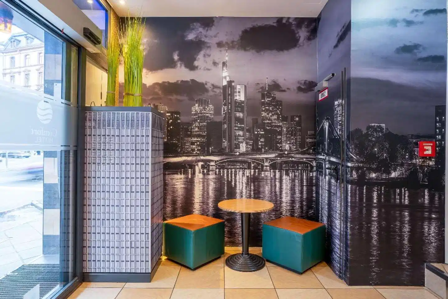 Comfort Hotel Frankfurt Central Station Bar