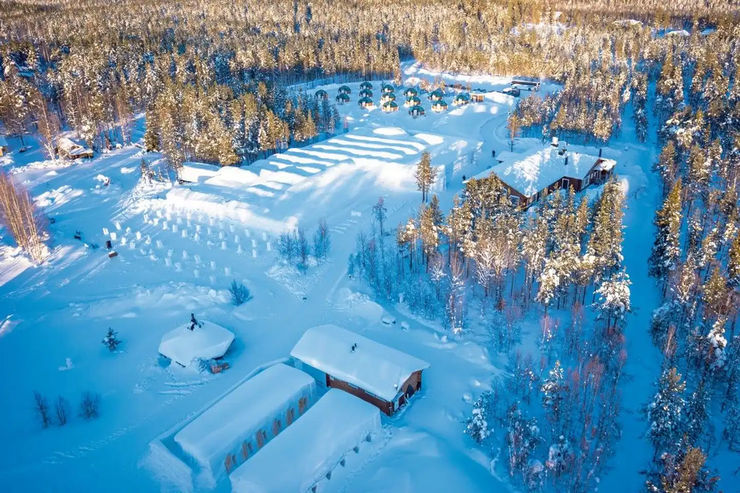 Polarlichtjagd im SnowHotel Hallenbad