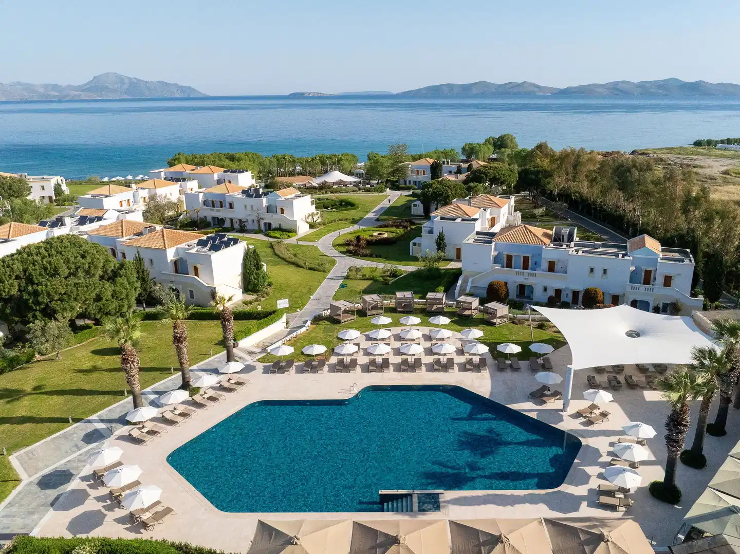 Neptune Luxury Resort POOL