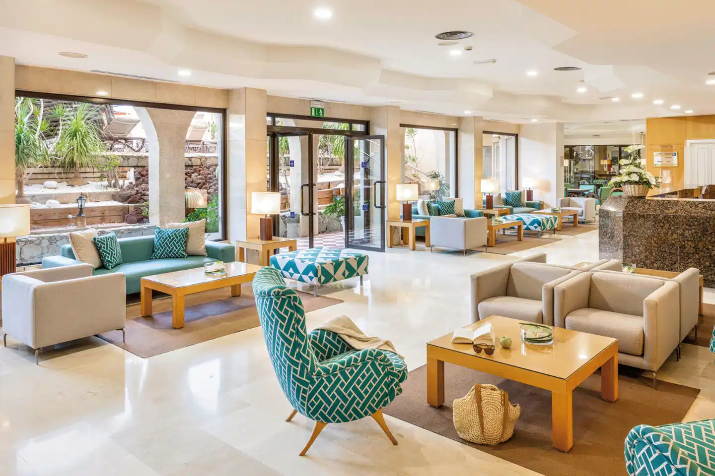 MUR Hotel Neptuno Lobby