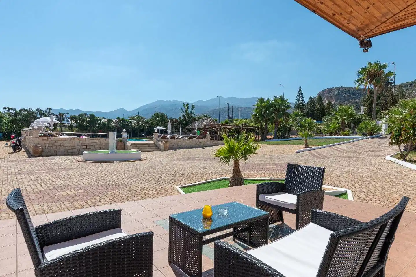 W Suites by Estia Terrasse