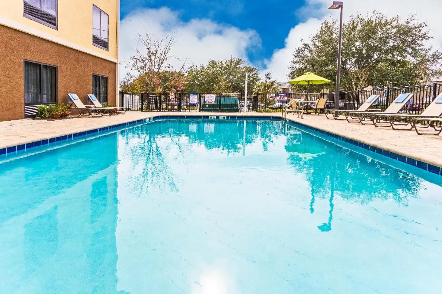 Holiday Inn Express & Suites Orlando East-UCF Area Pool