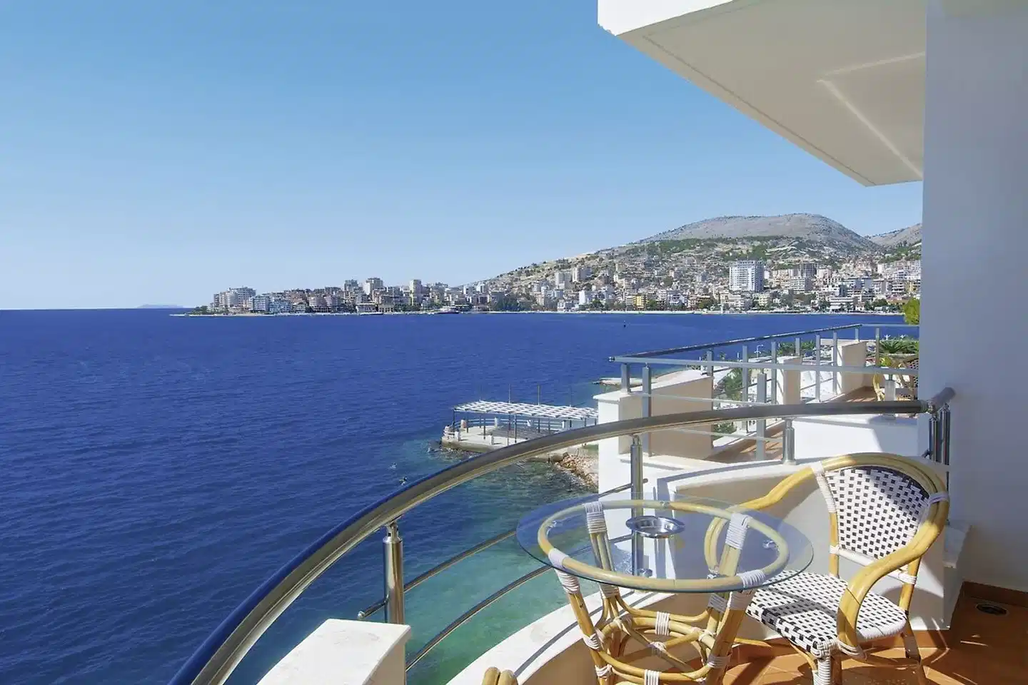 Jaroal Hotel TERRACE