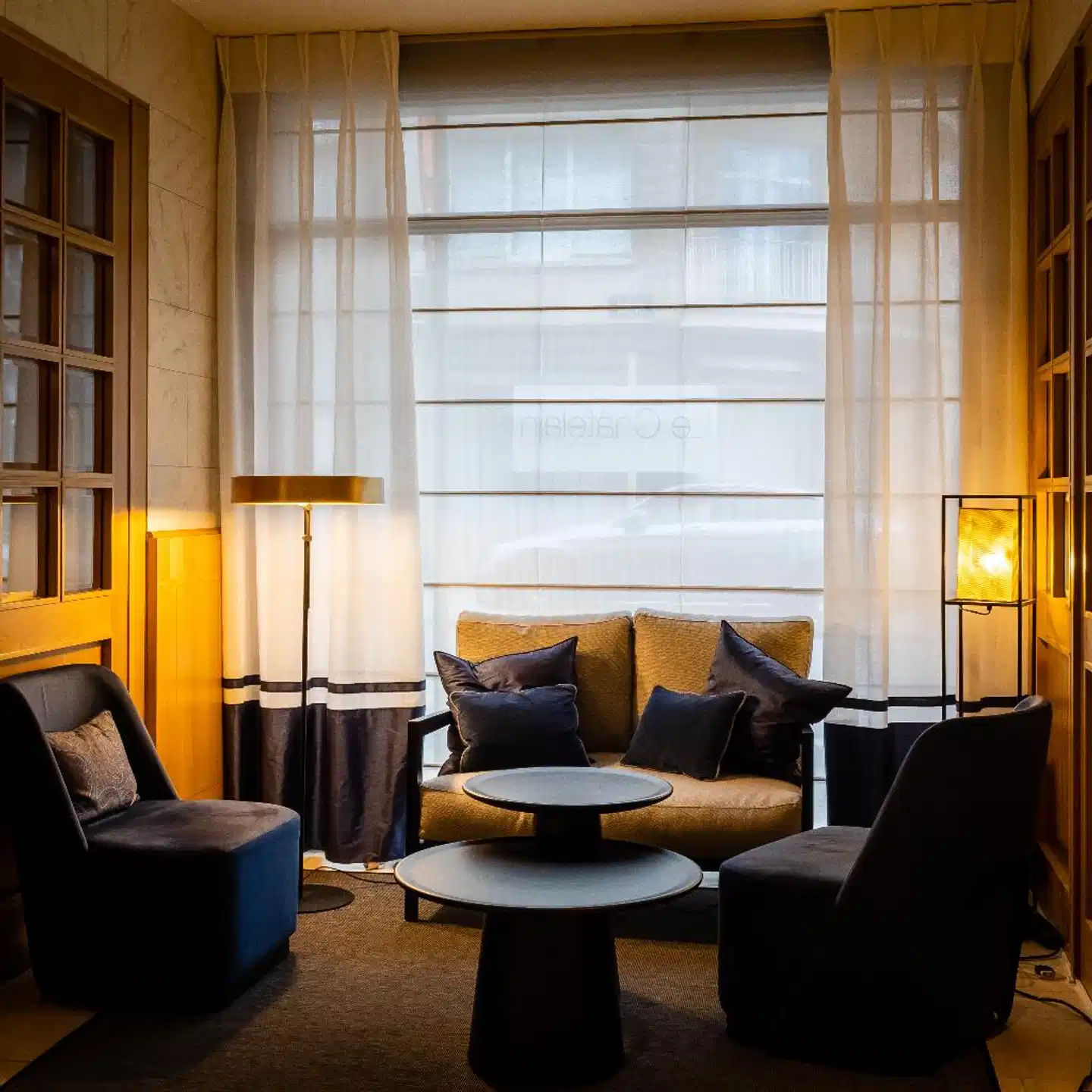 Le Châtelain Lobby