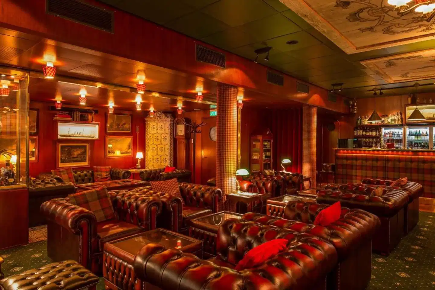 Collector's Victory Hotel Lobby