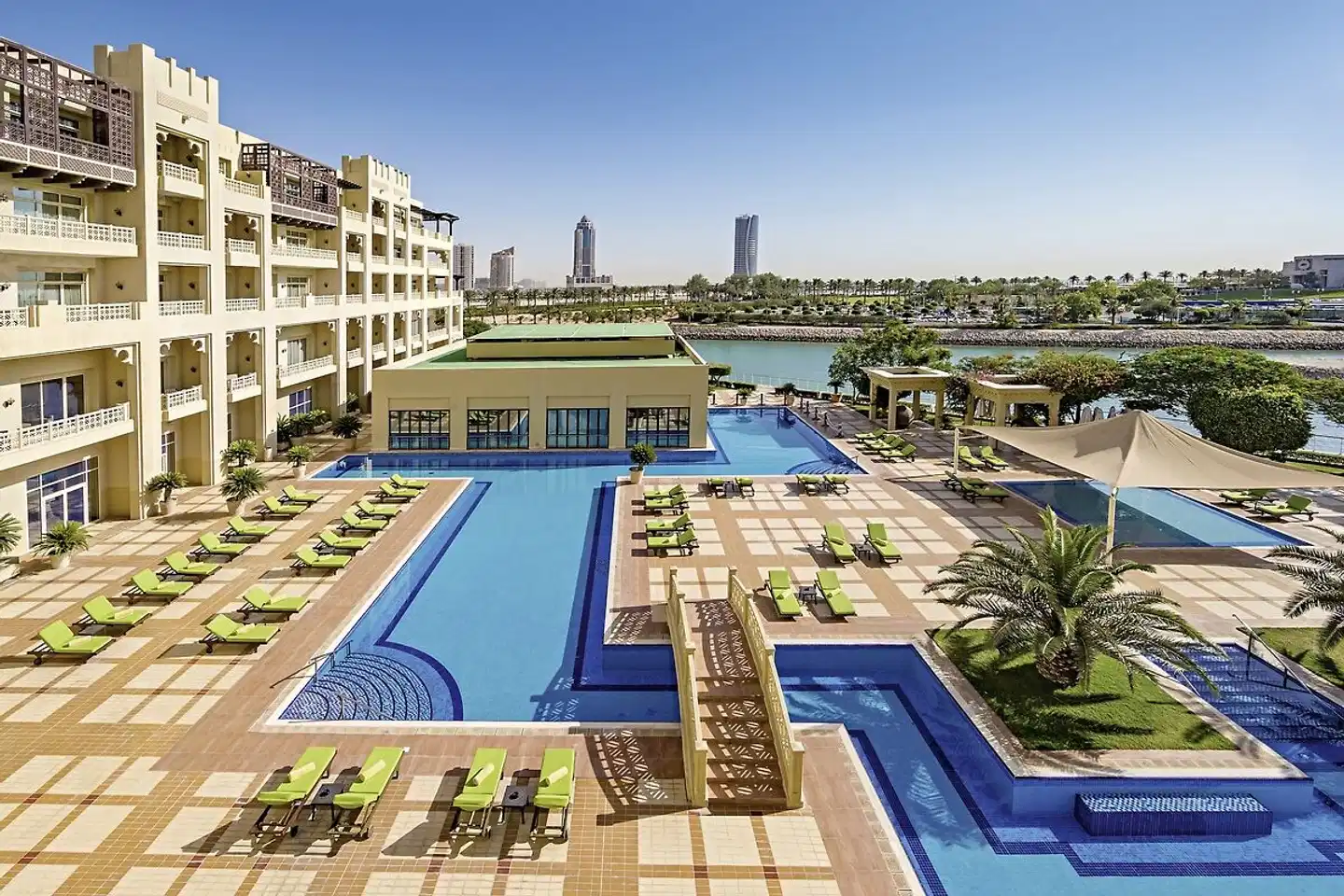 Grand Hyatt Doha Hotel & Villas Pool