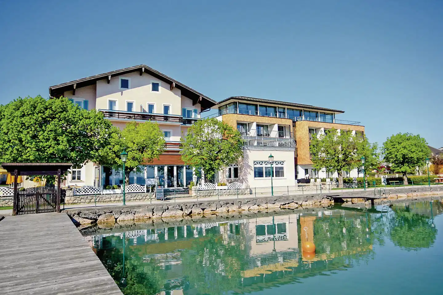 Seeside Hotel Seewirt Mattsee Aussenansicht