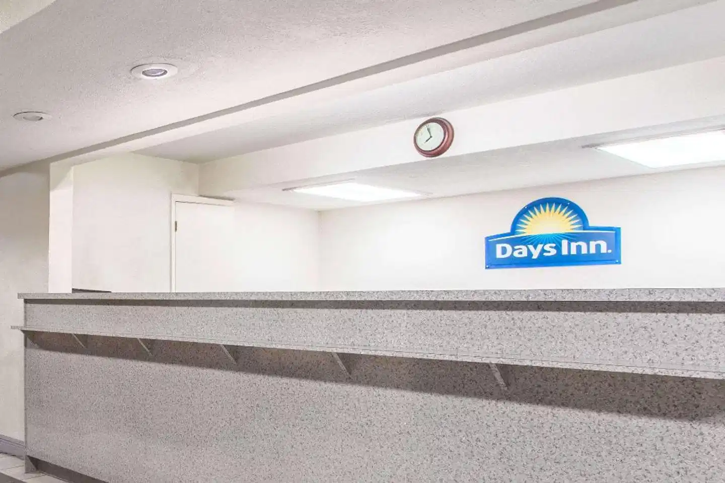 Days Inn by Wyndham Lake City I-10 Lobby