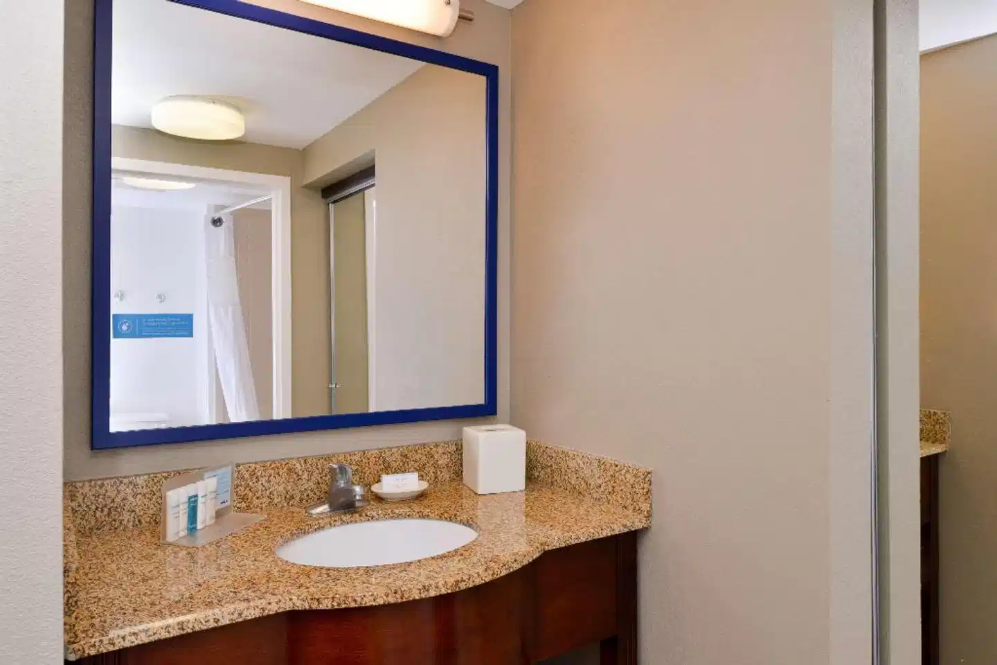 Hampton Inn & Suites Plymouth Badezimmer