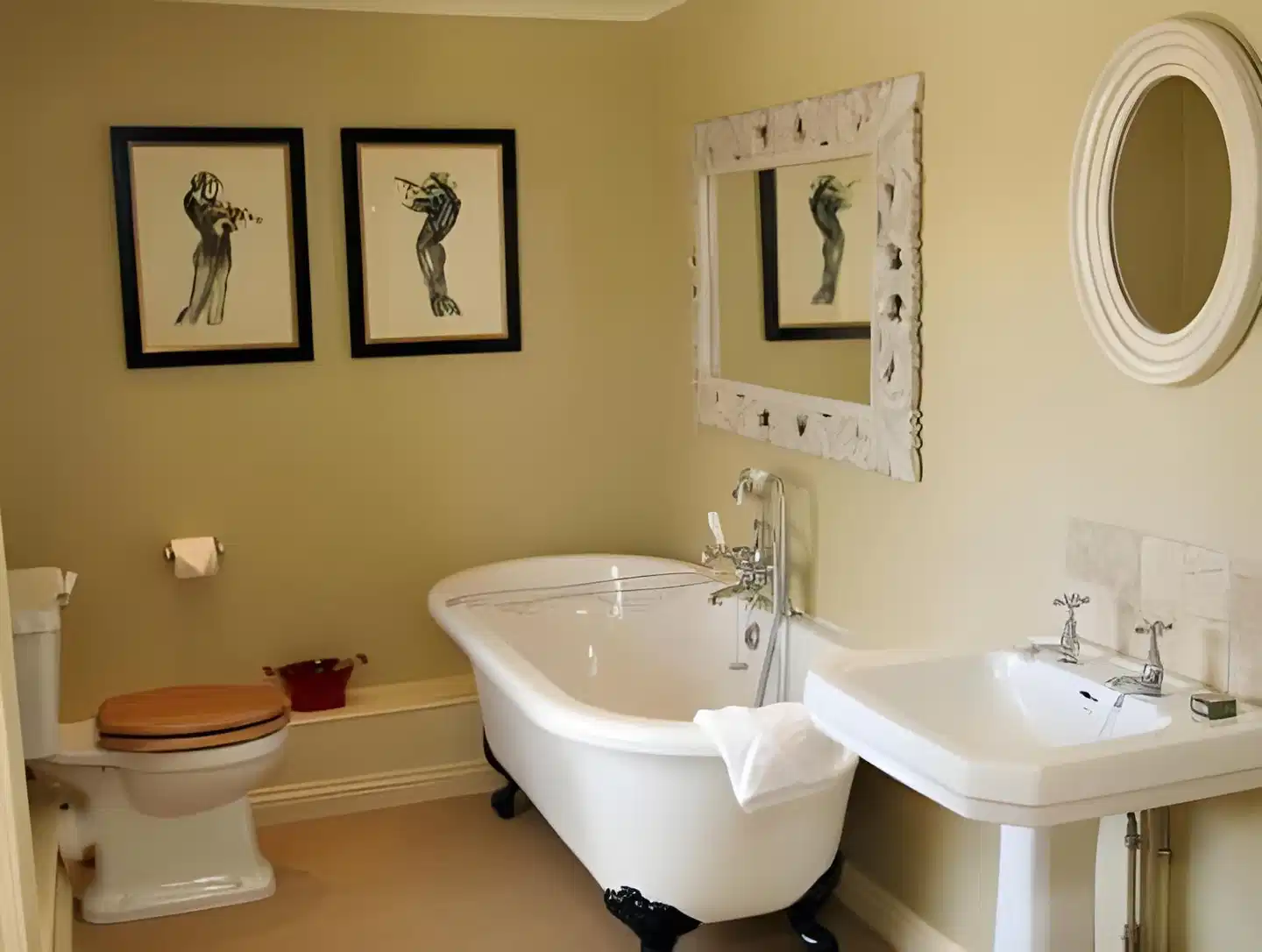 Horse And Groom Inn Badezimmer