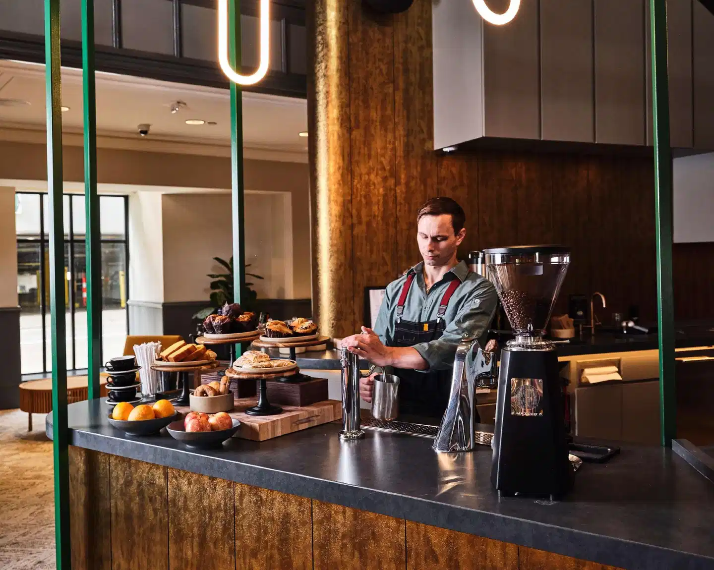 Joinery Hotel Pittsburgh, Curio Collection by Hilton Bar