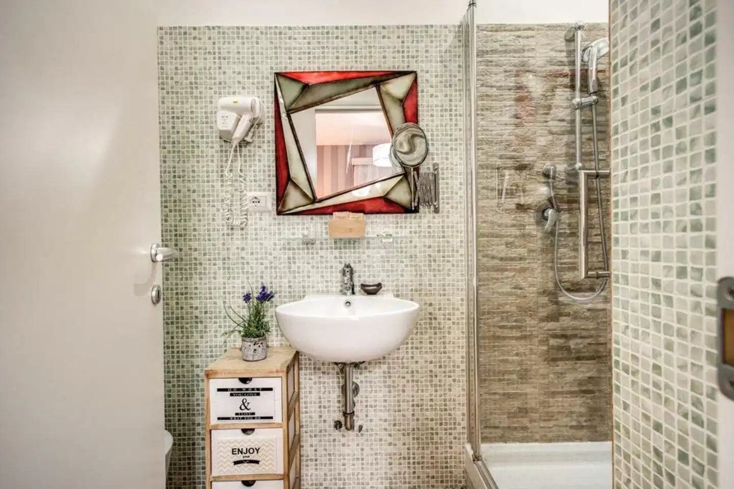 Santamaggiore Inn Badezimmer