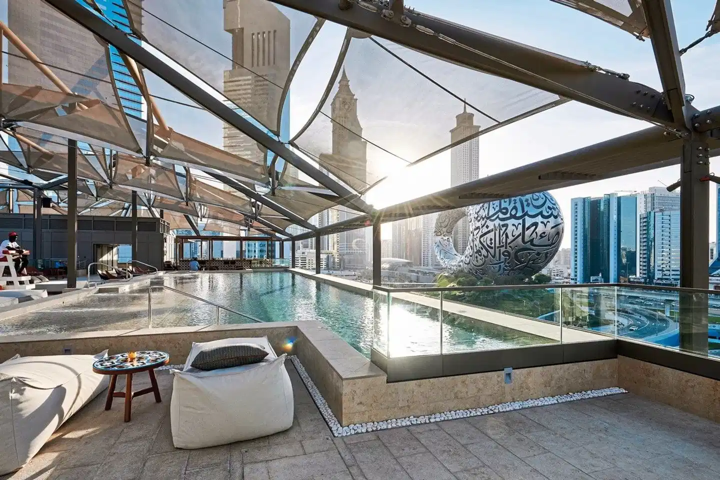 25hours Dubai One Central Hallenbad