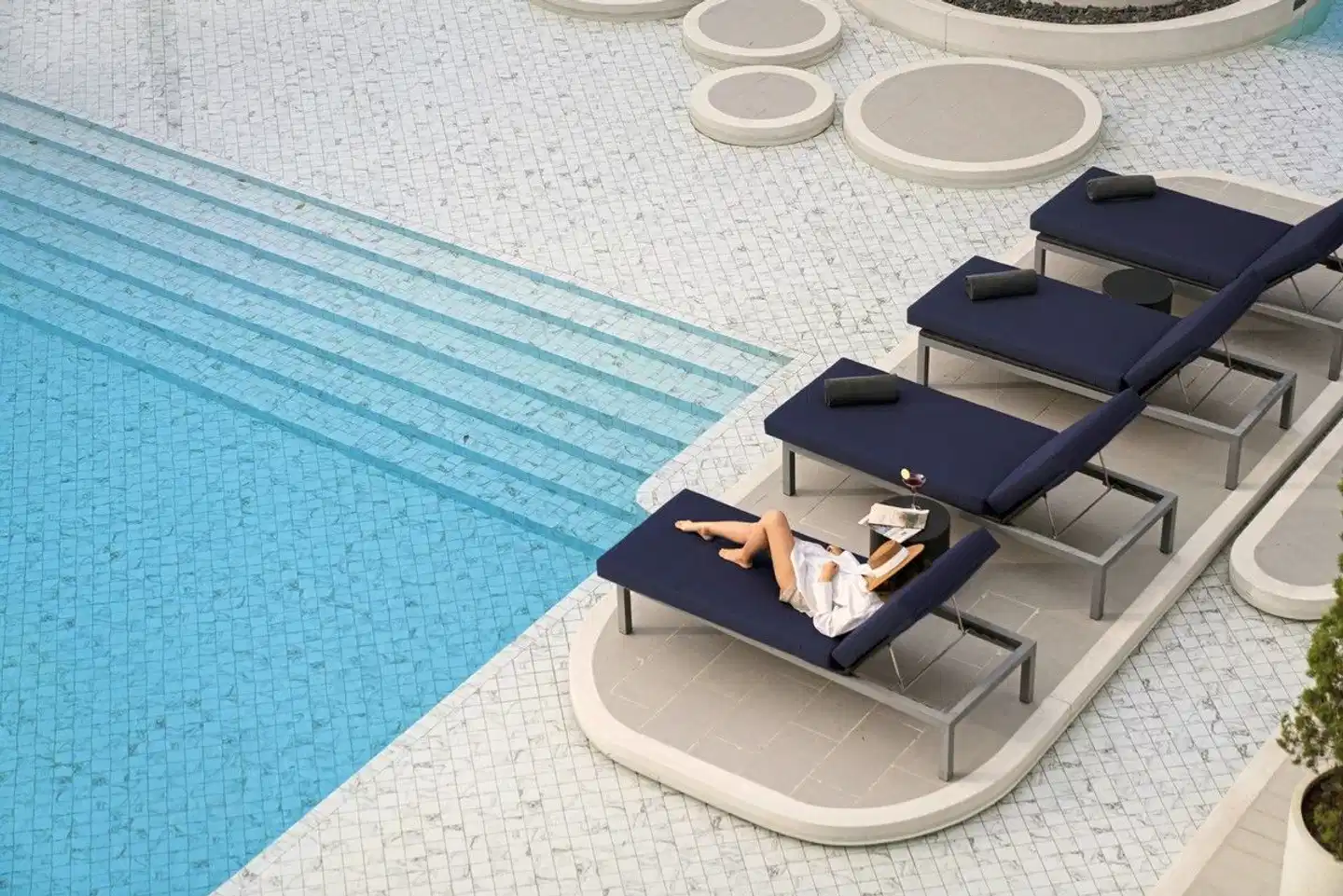 Cross Pattaya Pratamnak Pool