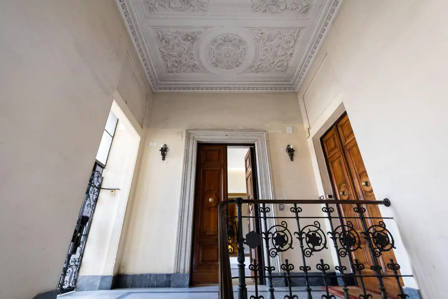 Domus 21 Luxury Suites Lobby