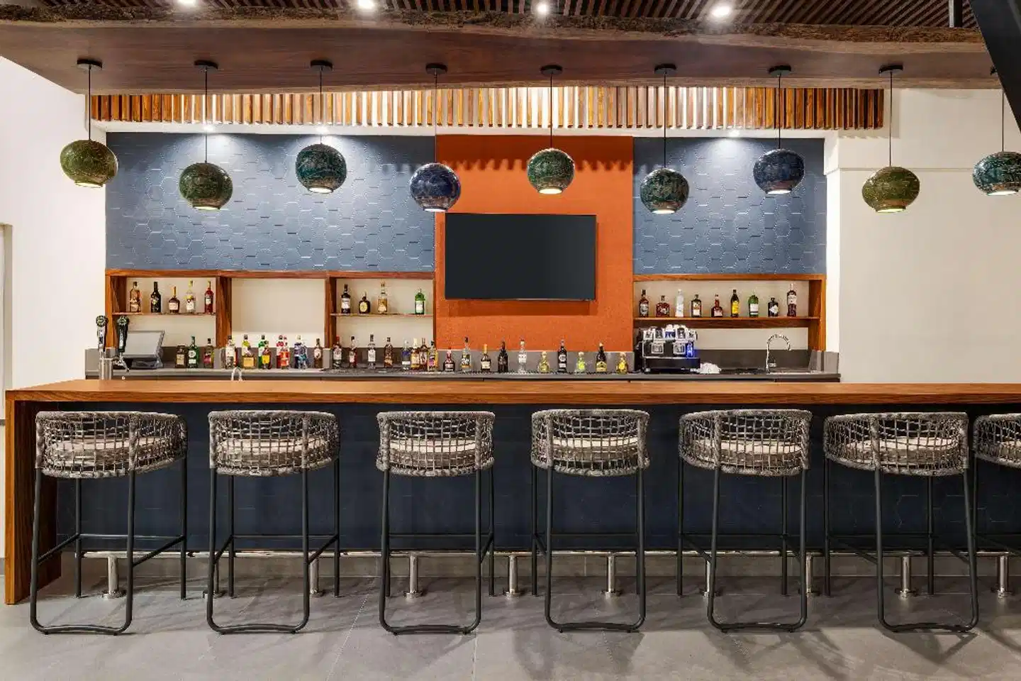 Hampton By Hilton Guanacaste Airport Bar