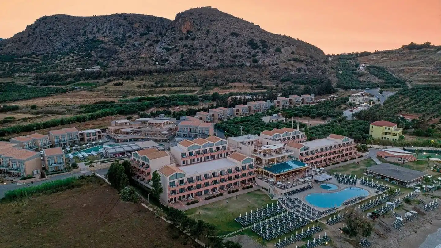 Kiani Beach Resort Aussenansicht