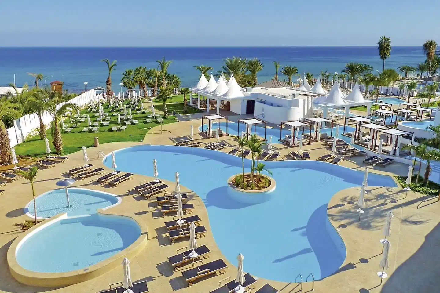 Sunrise Pearl Hotel & Spa Pool