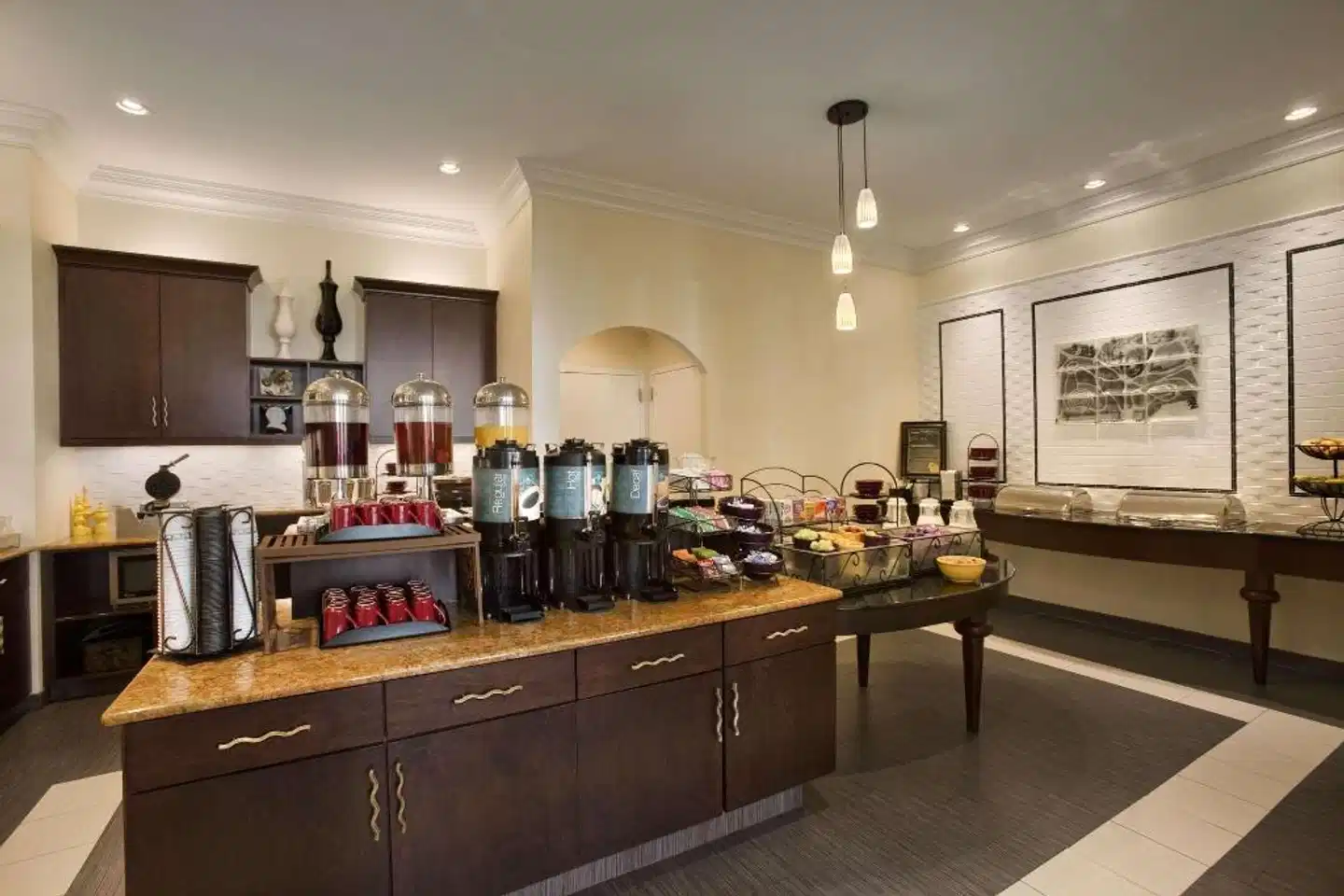 Homewood Suites by Hilton Philadelphia-City Avenue Bar