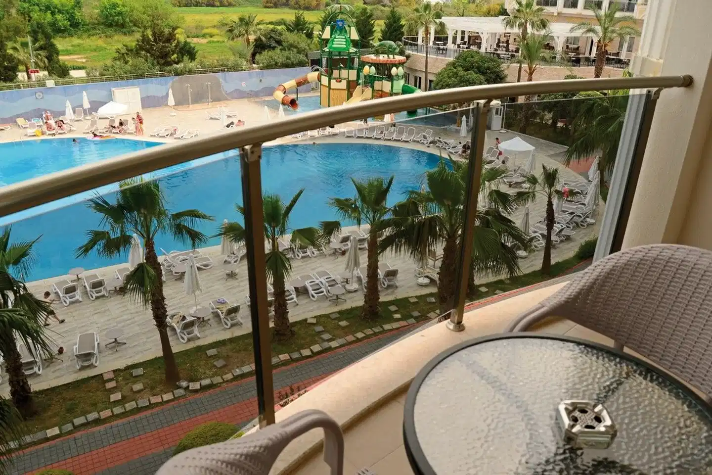 LRS Lake & River Side Hotel & Spa Pool