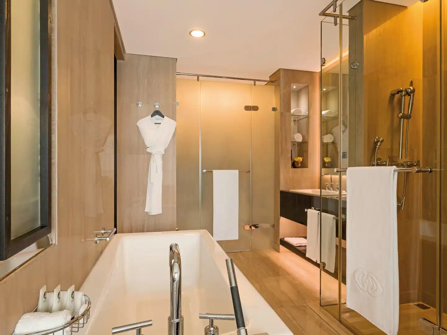 Sofitel Abu Dhabi Corniche BATHROOM