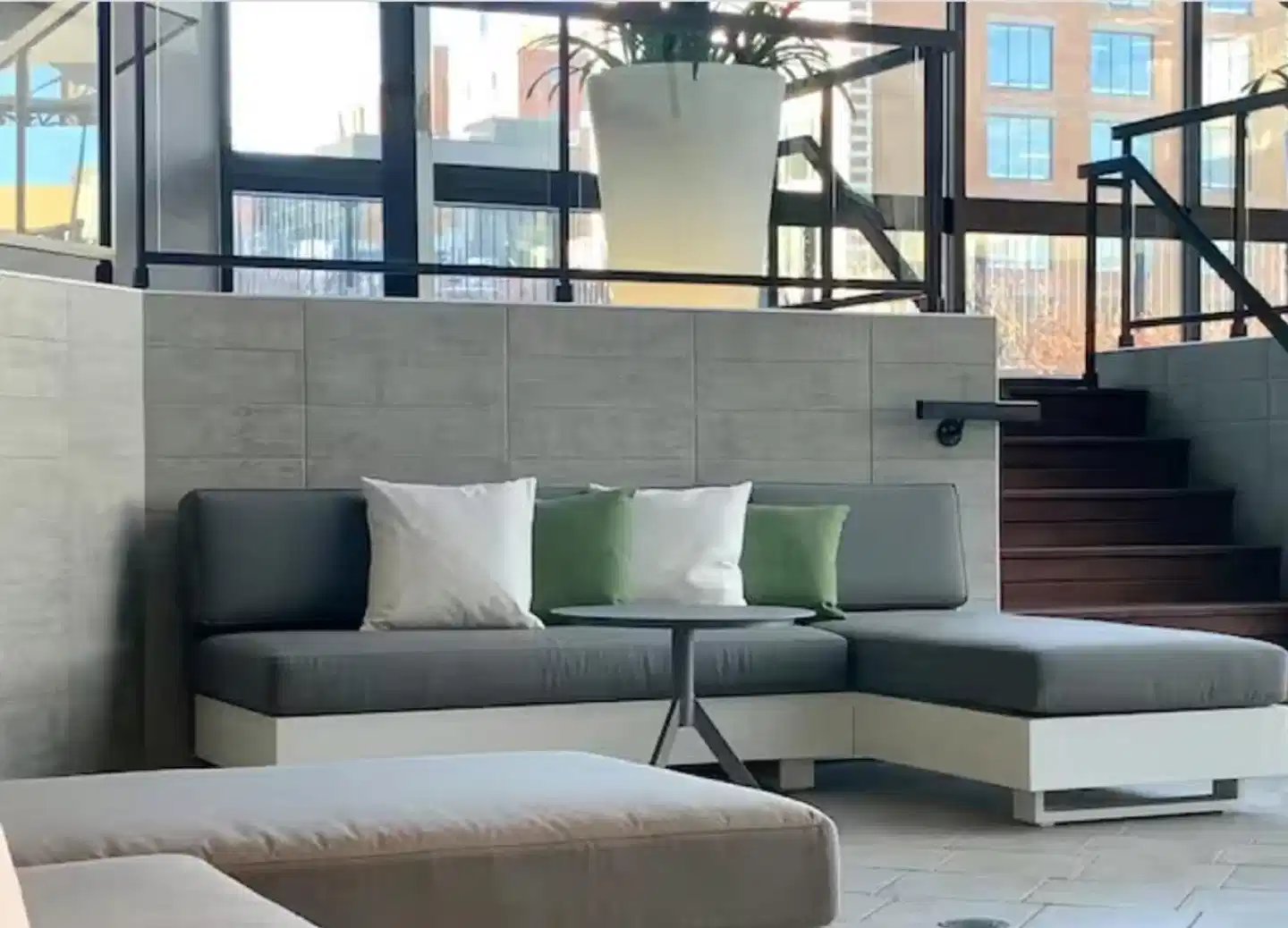 DoubleTree by Hilton Montreal Lobby